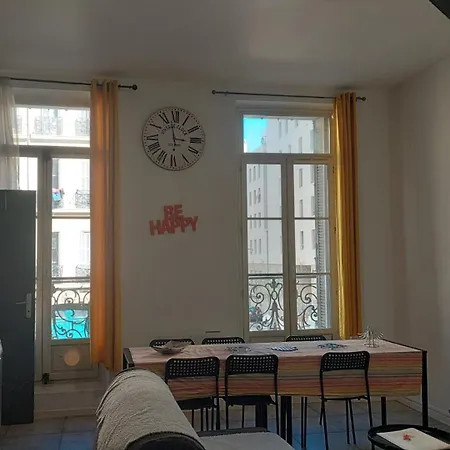 Apartamento L'haussmannien 65, 4 Chambres, 10 Couchages Marselha